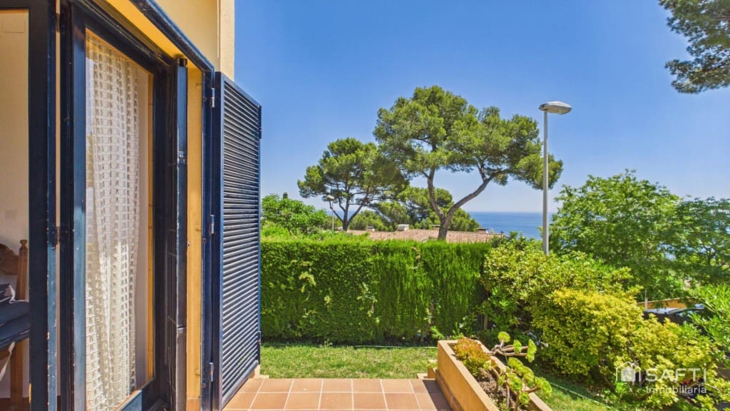4 bedroom Terraced Villa for sale in Calella de Palafrugell with pool garage - € 1,050,000 (Ref: 9866867)