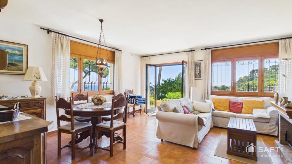 4 bedroom Terraced Villa for sale in Calella de Palafrugell with pool garage - € 1,050,000 (Ref: 9866867)