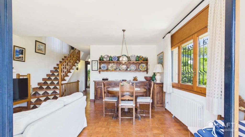 4 bedroom Terraced Villa for sale in Calella de Palafrugell with pool garage - € 1,050,000 (Ref: 9866867)