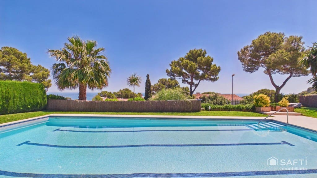 4 bedroom Terraced Villa for sale in Calella de Palafrugell with pool garage - € 1,050,000 (Ref: 9866867)