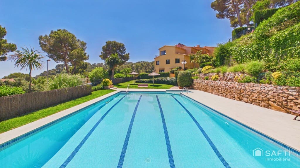 4 bedroom Terraced Villa for sale in Calella de Palafrugell with pool garage - € 1,050,000 (Ref: 9866867)
