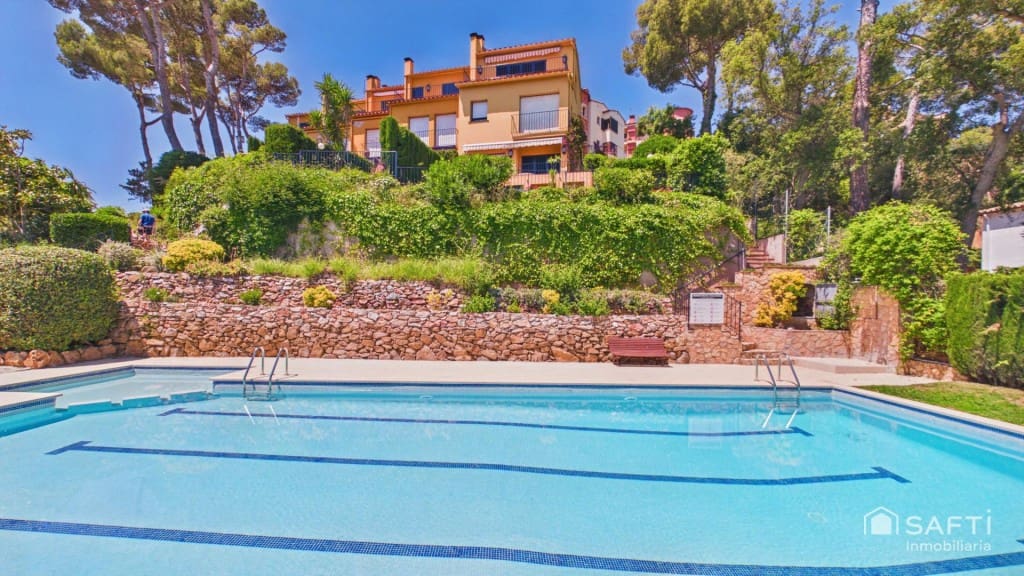 4 bedroom Terraced Villa for sale in Calella de Palafrugell with pool garage - € 1,050,000 (Ref: 9866867)