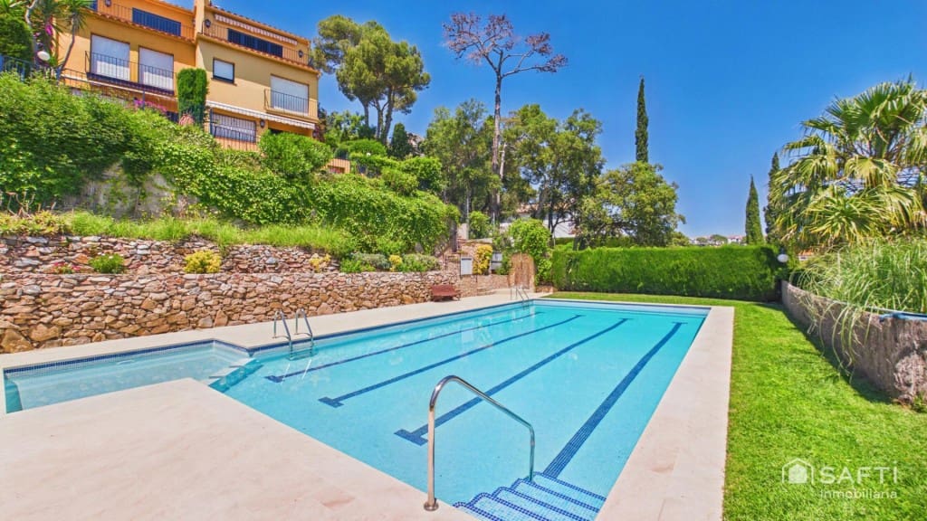 4 bedroom Terraced Villa for sale in Calella de Palafrugell with pool garage - € 1,050,000 (Ref: 9866867)