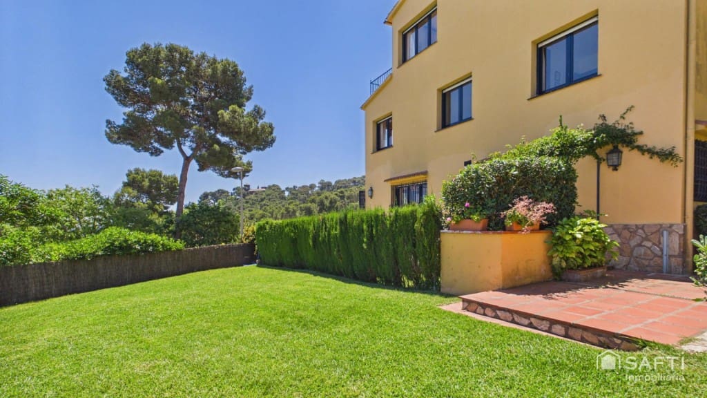 4 bedroom Terraced Villa for sale in Calella de Palafrugell with pool garage - € 1,050,000 (Ref: 9866867)