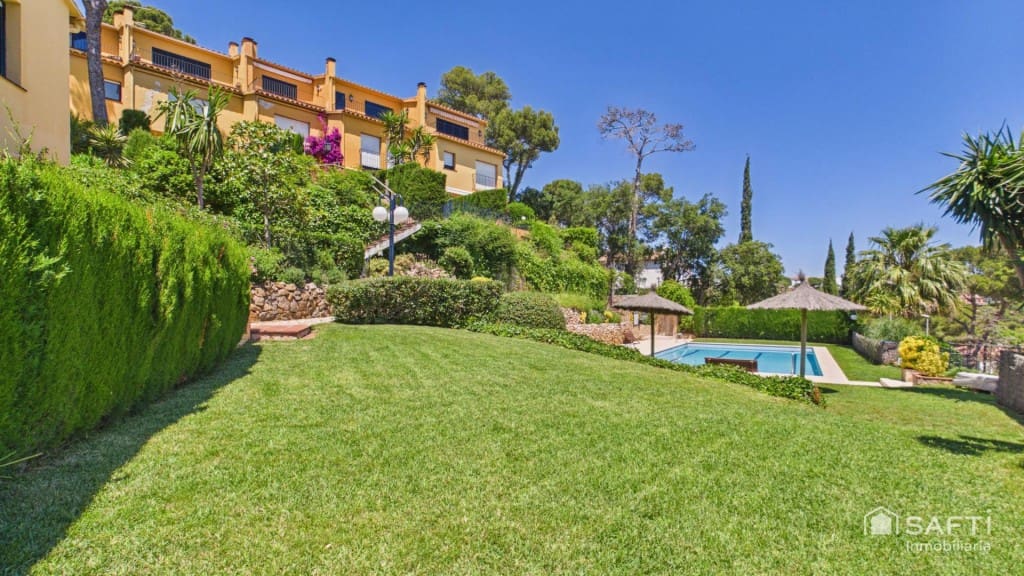 4 bedroom Terraced Villa for sale in Calella de Palafrugell with pool garage - € 1,050,000 (Ref: 9866867)