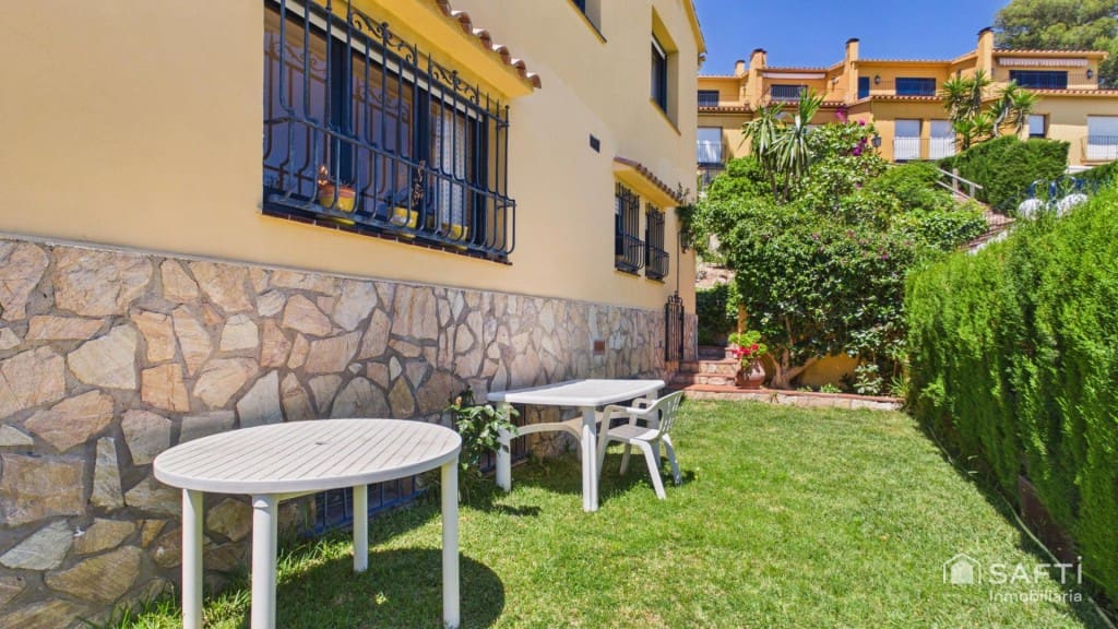 4 bedroom Terraced Villa for sale in Calella de Palafrugell with pool garage - € 1,050,000 (Ref: 9866867)