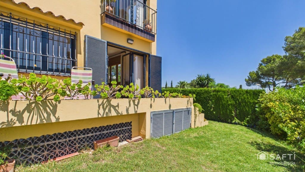 4 bedroom Terraced Villa for sale in Calella de Palafrugell with pool garage - € 1,050,000 (Ref: 9866867)
