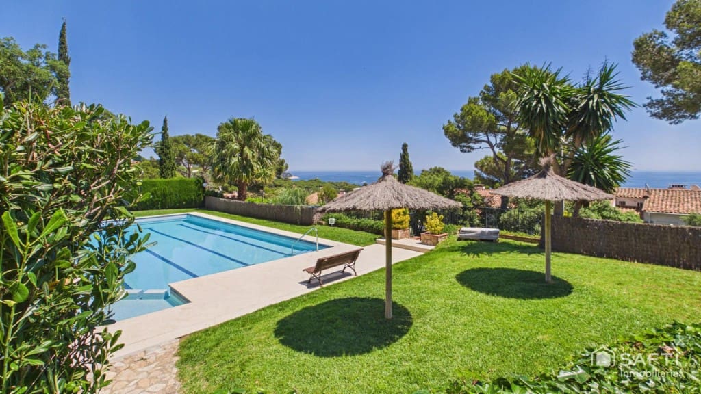 4 bedroom Terraced Villa for sale in Calella de Palafrugell with pool garage - € 1,050,000 (Ref: 9866867)