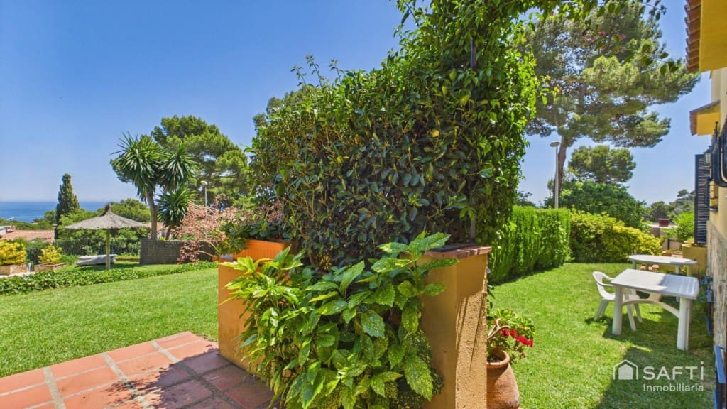 4 bedroom Terraced Villa for sale in Calella de Palafrugell with pool garage - € 1,050,000 (Ref: 9866867)