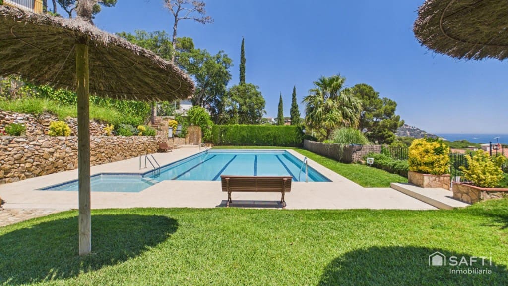 4 bedroom Terraced Villa for sale in Calella de Palafrugell with pool garage - € 1,050,000 (Ref: 9866867)