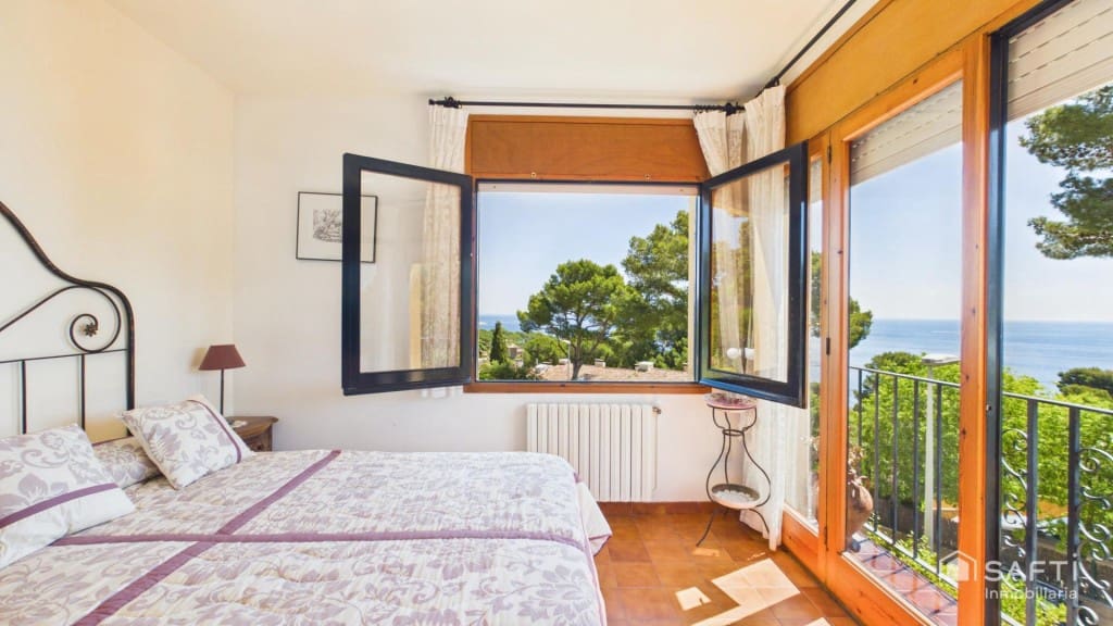 4 bedroom Terraced Villa for sale in Calella de Palafrugell with pool garage - € 1,050,000 (Ref: 9866867)