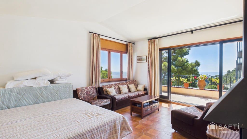 4 bedroom Terraced Villa for sale in Calella de Palafrugell with pool garage - € 1,050,000 (Ref: 9866867)