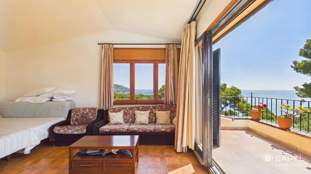 4 bedroom Terraced Villa for sale in Calella de Palafrugell with pool garage - € 1,050,000 (Ref: 9866867)