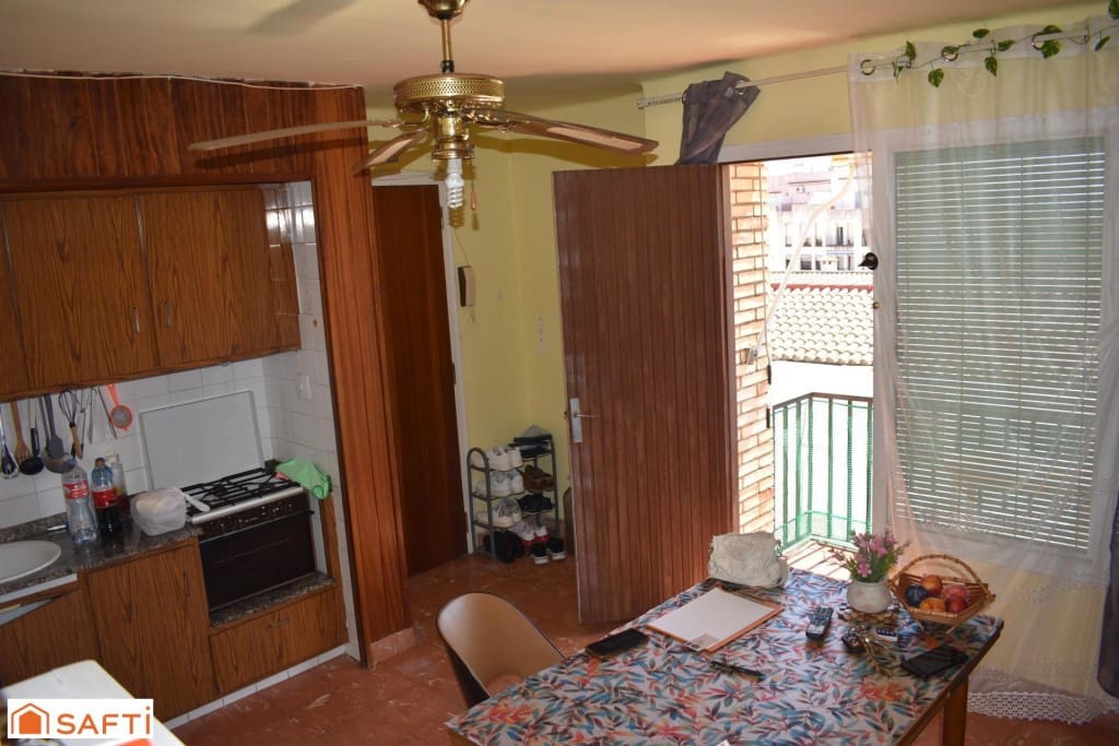 3 bedroom Apartment for sale in Sant Carles de la Rapita - € 85,000 (Ref: 9866872)