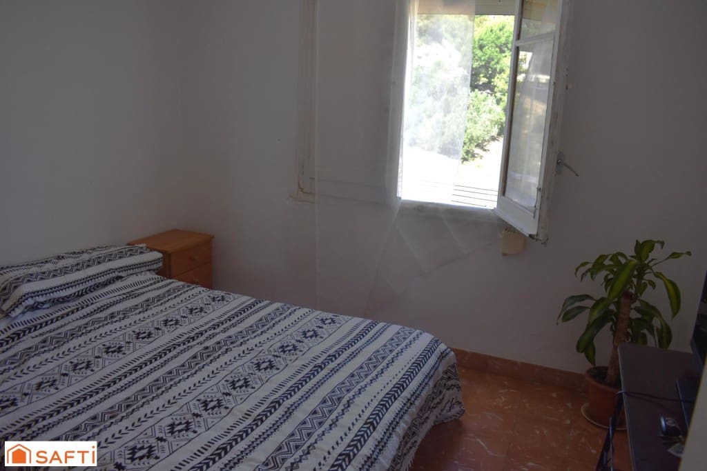 3 bedroom Apartment for sale in Sant Carles de la Rapita - € 85,000 (Ref: 9866872)