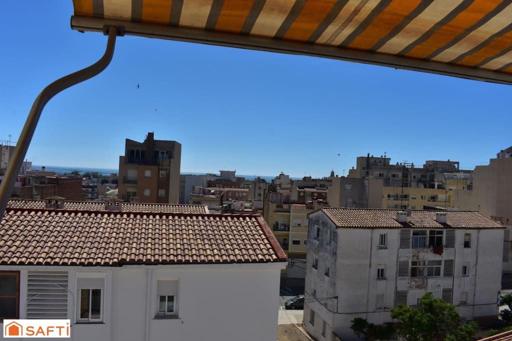 3 bedroom Apartment for sale in Sant Carles de la Rapita - € 85,000 (Ref: 9866872)
