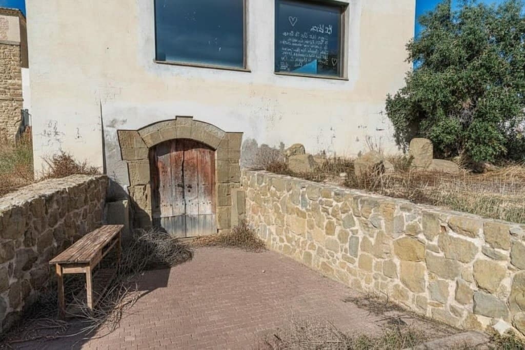 12 bedroom Finca/Country House for sale in Lleida city - € 450,000 (Ref: 9866874)