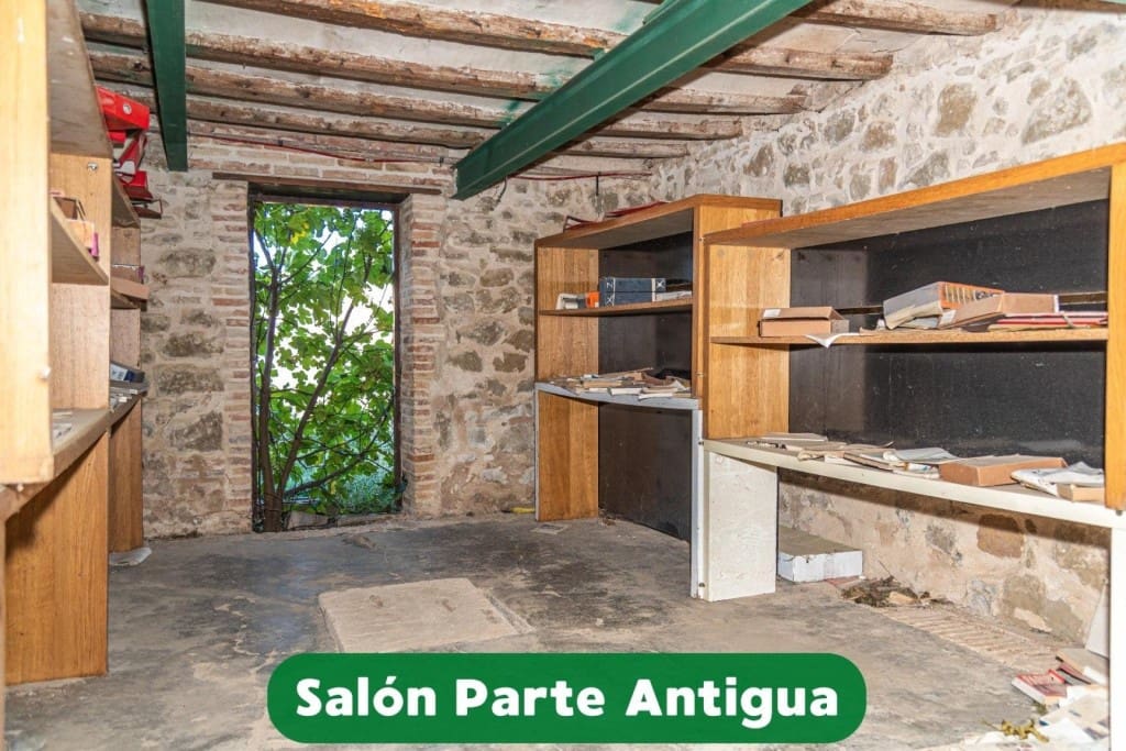 12 bedroom Finca/Country House for sale in Lleida city - € 450,000 (Ref: 9866874)