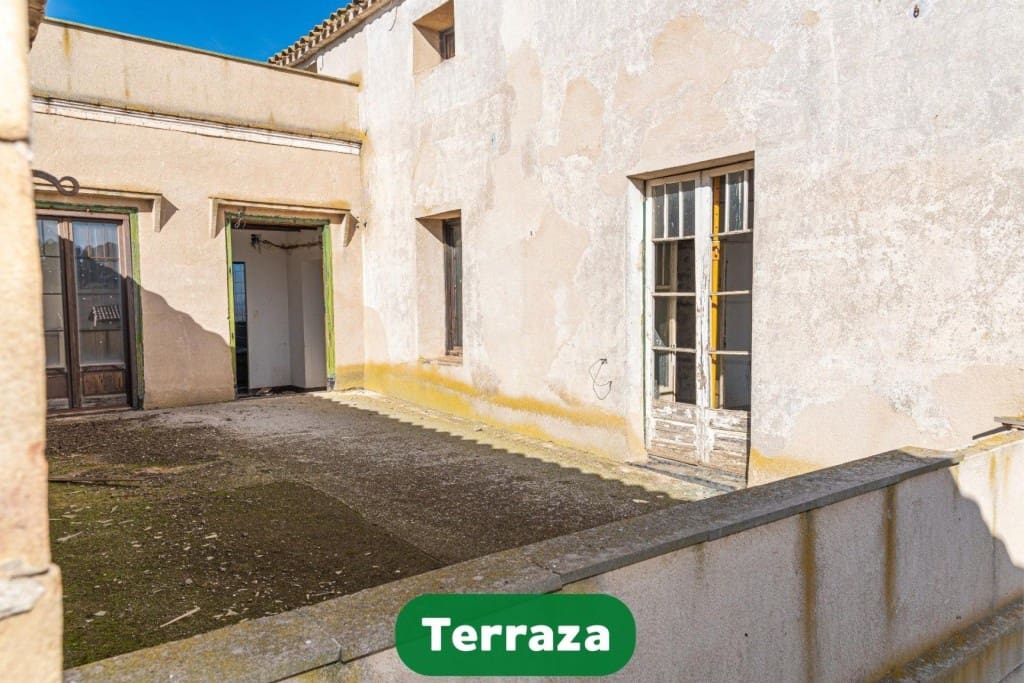 12 bedroom Finca/Country House for sale in Lleida city - € 450,000 (Ref: 9866874)