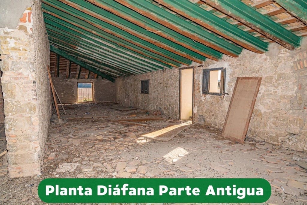 12 bedroom Finca/Country House for sale in Lleida city - € 450,000 (Ref: 9866874)