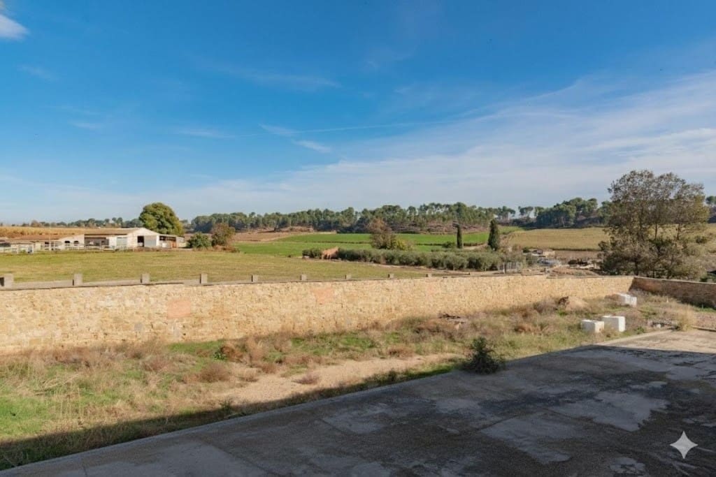 12 bedroom Finca/Country House for sale in Lleida city - € 450,000 (Ref: 9866874)