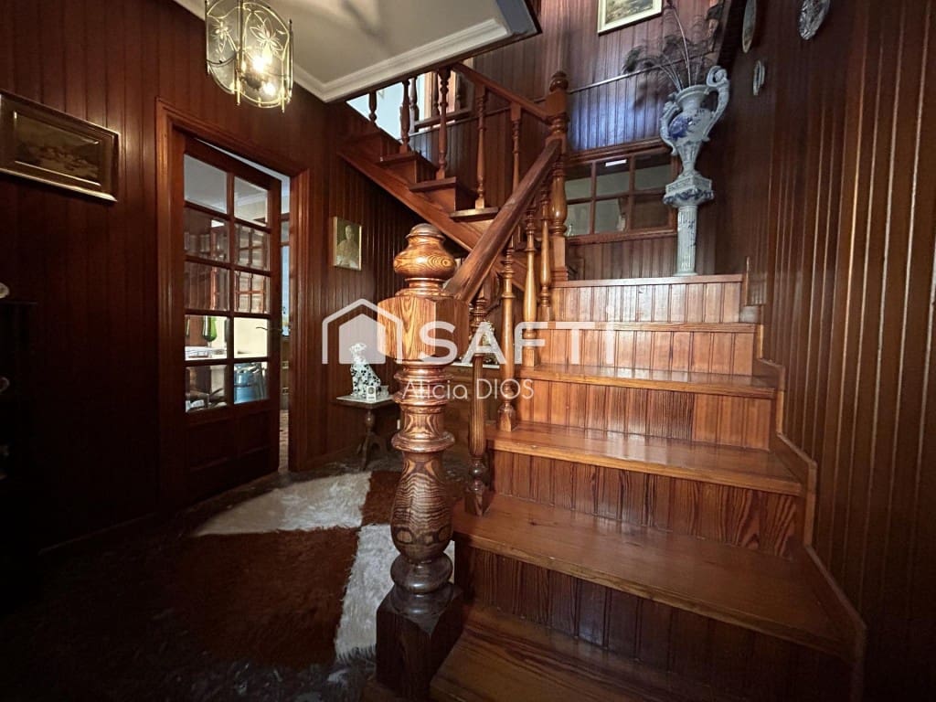 5 bedroom Terraced Villa for sale in Poio with garage - € 250,000 (Ref: 9866877)
