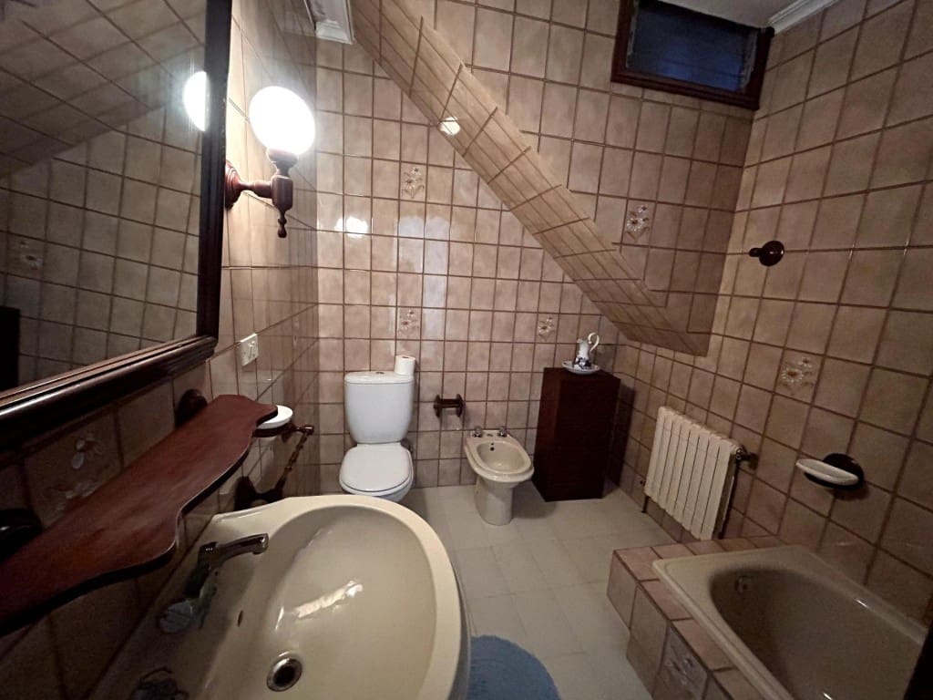 5 bedroom Terraced Villa for sale in Poio with garage - € 250,000 (Ref: 9866877)
