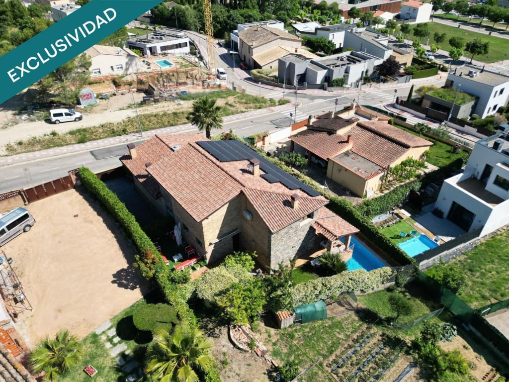 4 makuuhuone Huvila myytävänä paikassa Santa Cristina d'Aro mukana uima-altaan 
autotalli - 1 049 500 € (Ref: 9868474)