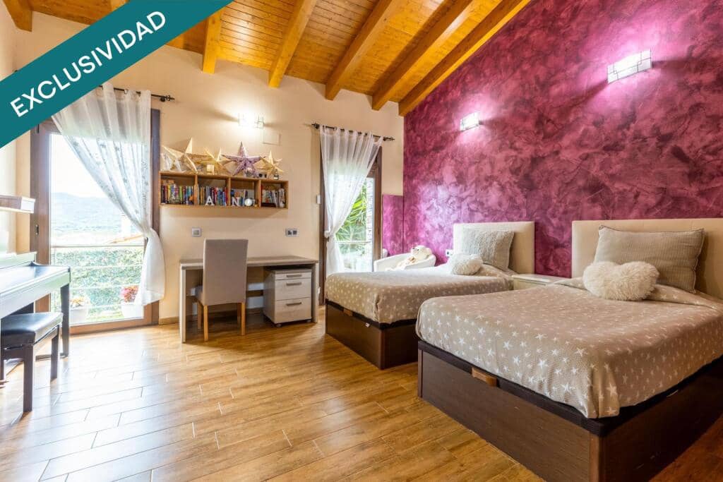 4 sypialnia Willa na sprzedaż w Santa Cristina d'Aro z basenem garażem - 999 500 € (Ref: 9868474)