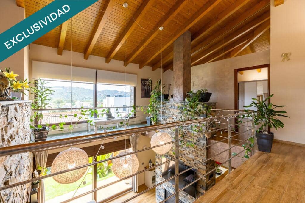 4 sypialnia Willa na sprzedaż w Santa Cristina d'Aro z basenem garażem - 999 500 € (Ref: 9868474)