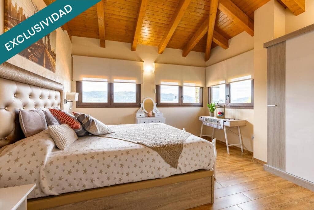 4 sypialnia Willa na sprzedaż w Santa Cristina d'Aro z basenem garażem - 999 500 € (Ref: 9868474)