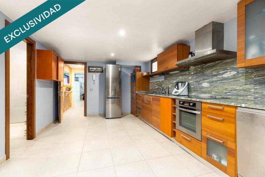 4 sypialnia Willa na sprzedaż w Santa Cristina d'Aro z basenem garażem - 999 500 € (Ref: 9868474)