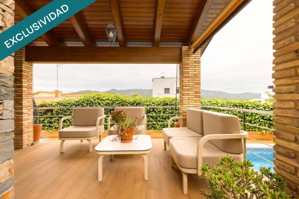 4 sypialnia Willa na sprzedaż w Santa Cristina d'Aro z basenem garażem - 999 500 € (Ref: 9868474)