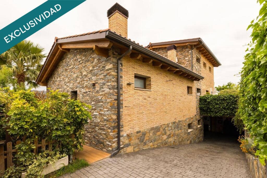 4 sypialnia Willa na sprzedaż w Santa Cristina d'Aro z basenem garażem - 999 500 € (Ref: 9868474)