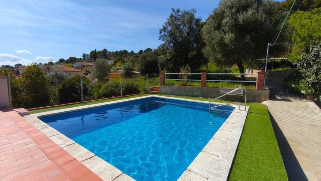 2 soverom Villa til salgs i Olesa de Montserrat med svømmebasseng - € 295 000 (Ref: 9873162)