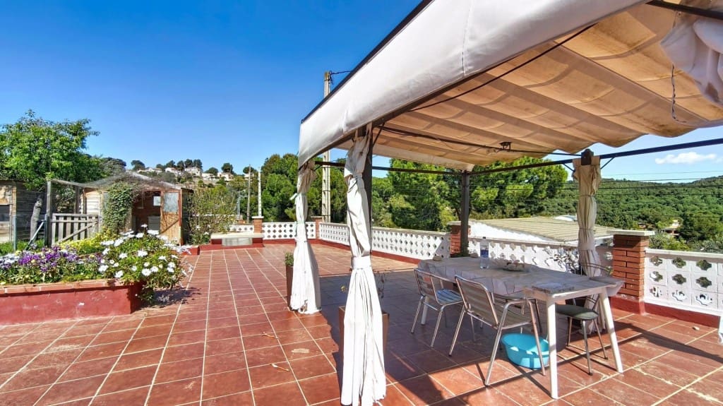 2 soverom Villa til salgs i Olesa de Montserrat med svømmebasseng - € 295 000 (Ref: 9873162)