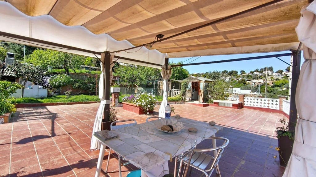2 soverom Villa til salgs i Olesa de Montserrat med svømmebasseng - € 295 000 (Ref: 9873162)