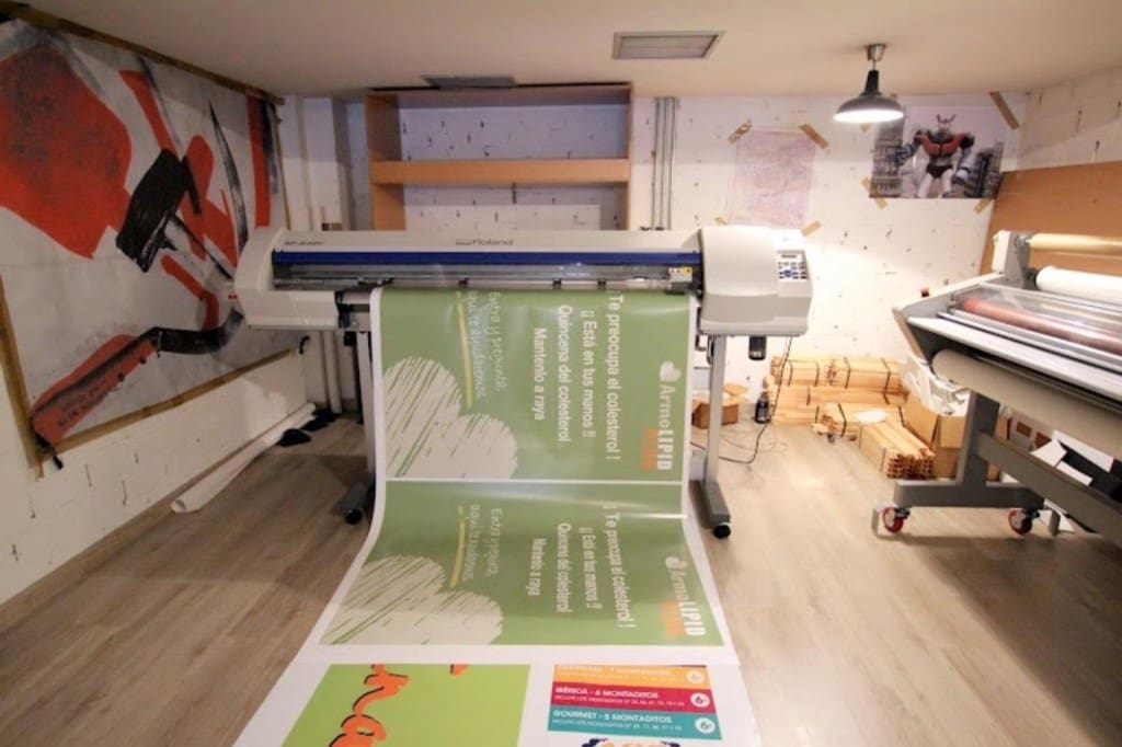 Commercial for sale in Ponferrada - € 250,000 (Ref: 9873165)