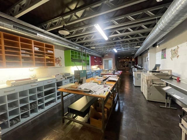 Erhverv til salg i Ponferrada - € 250.000 (Ref: 9873165)