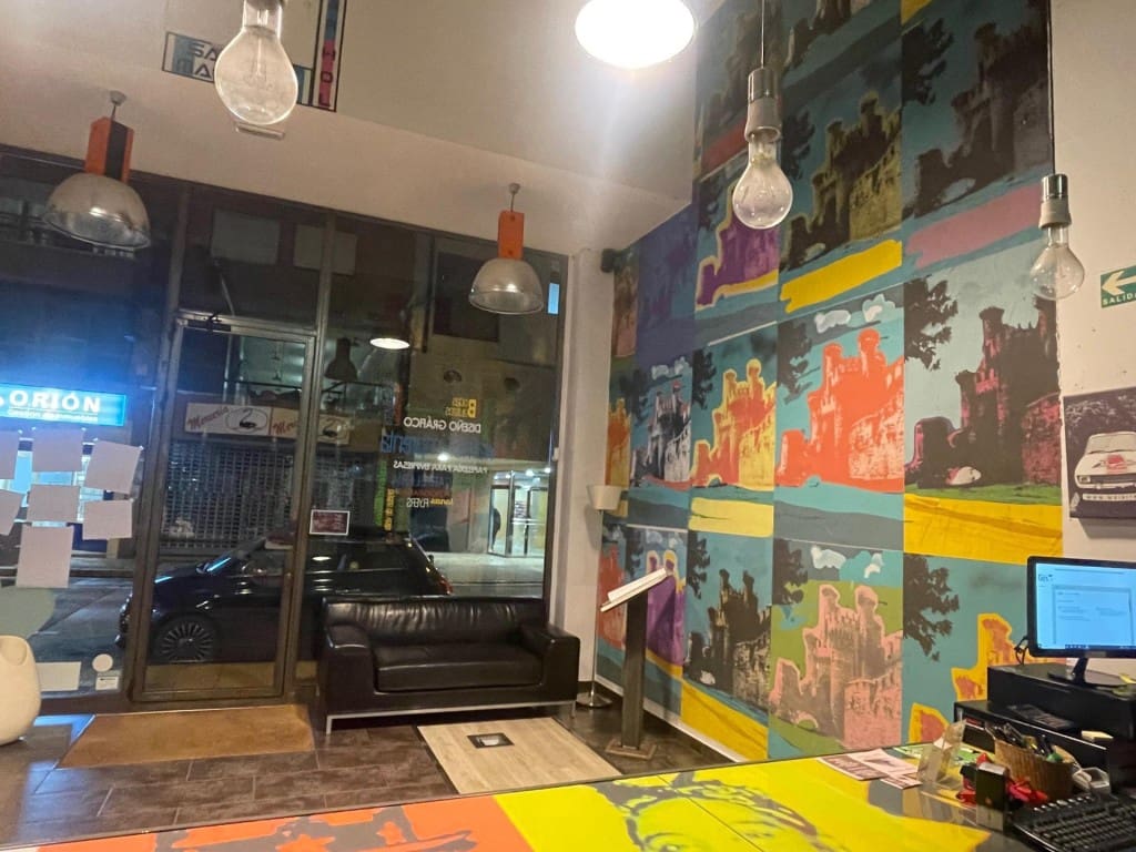 Commercial for sale in Ponferrada - € 250,000 (Ref: 9873165)