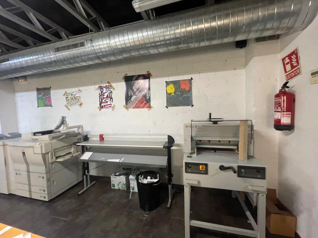 Commercial for sale in Ponferrada - € 250,000 (Ref: 9873165)