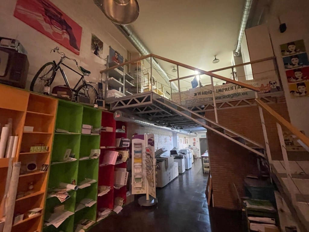 Commercial for sale in Ponferrada - € 250,000 (Ref: 9873165)