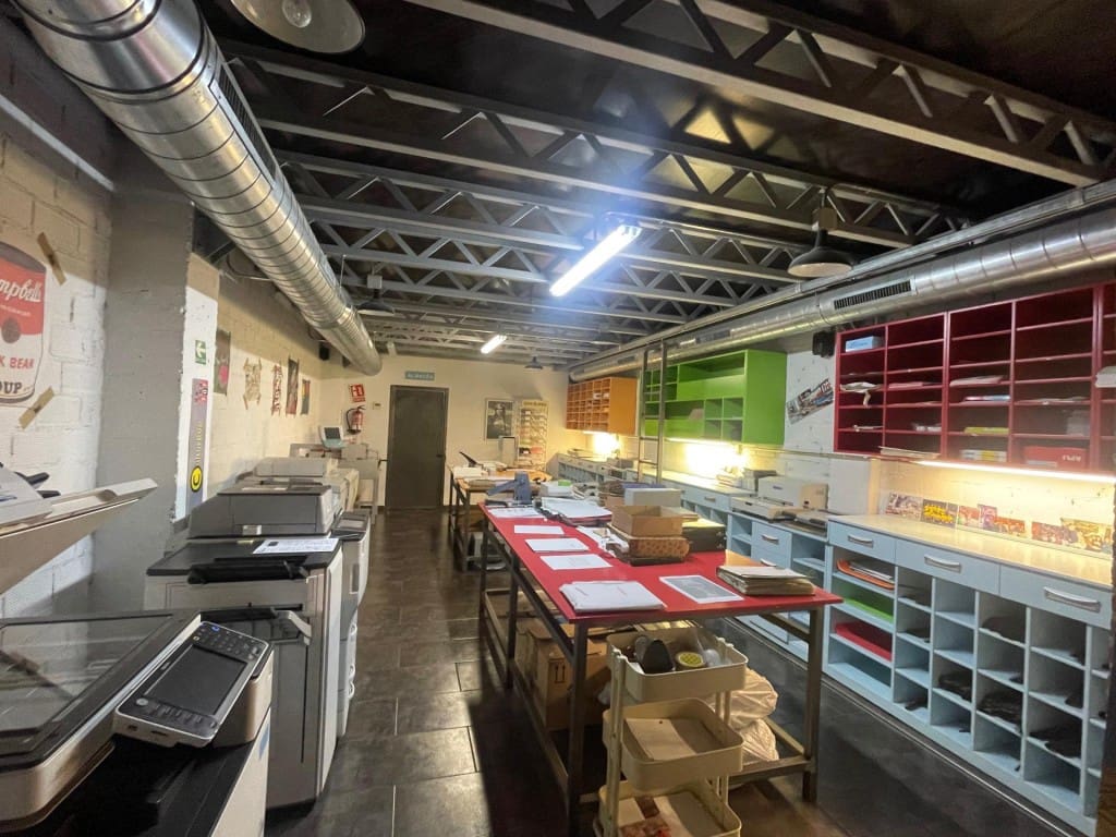 Commercial for sale in Ponferrada - € 250,000 (Ref: 9873165)