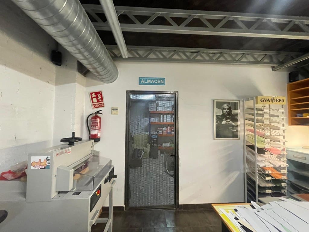 Commercial for sale in Ponferrada - € 250,000 (Ref: 9873165)