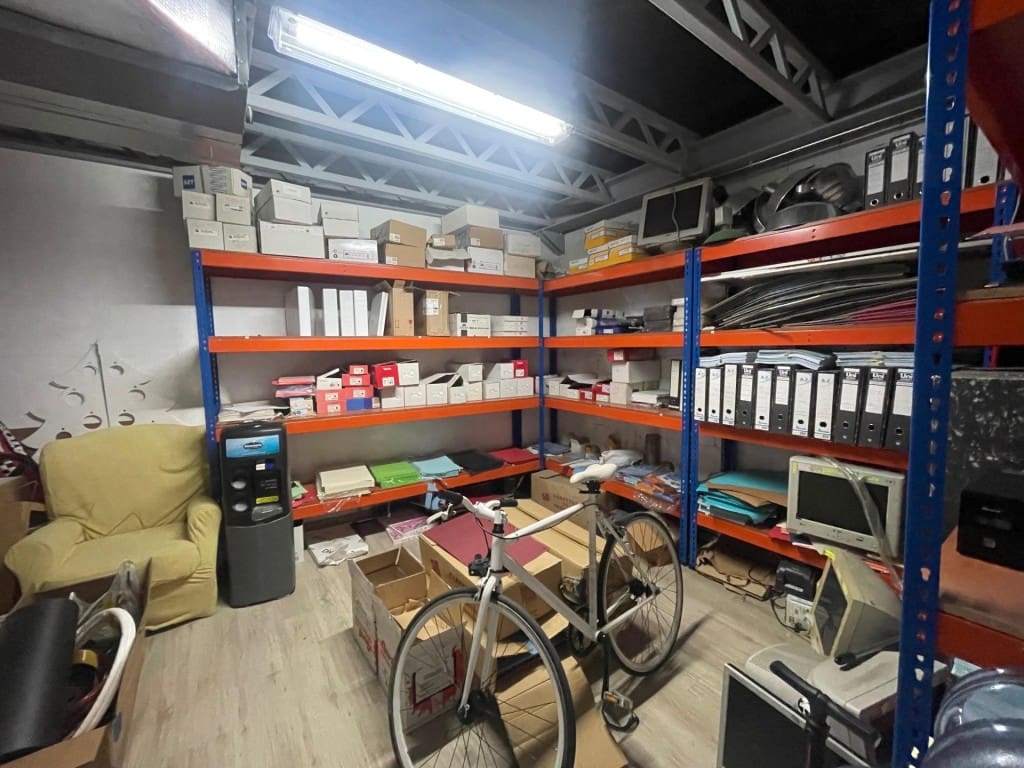 Commercial for sale in Ponferrada - € 250,000 (Ref: 9873165)