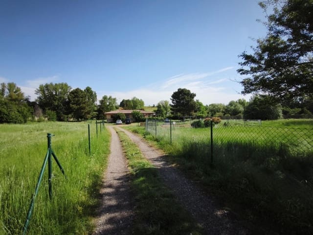 5 soverom Villa til salgs i San Andrés del Rabanedo med svømmebasseng garasje - € 325 000 (Ref: 9873167)
