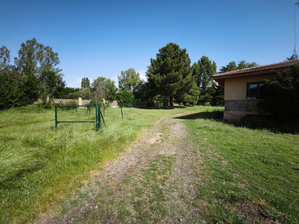 5 soverom Villa til salgs i San Andres del Rabanedo med svømmebasseng garasje - € 325 000 (Ref: 9873167)