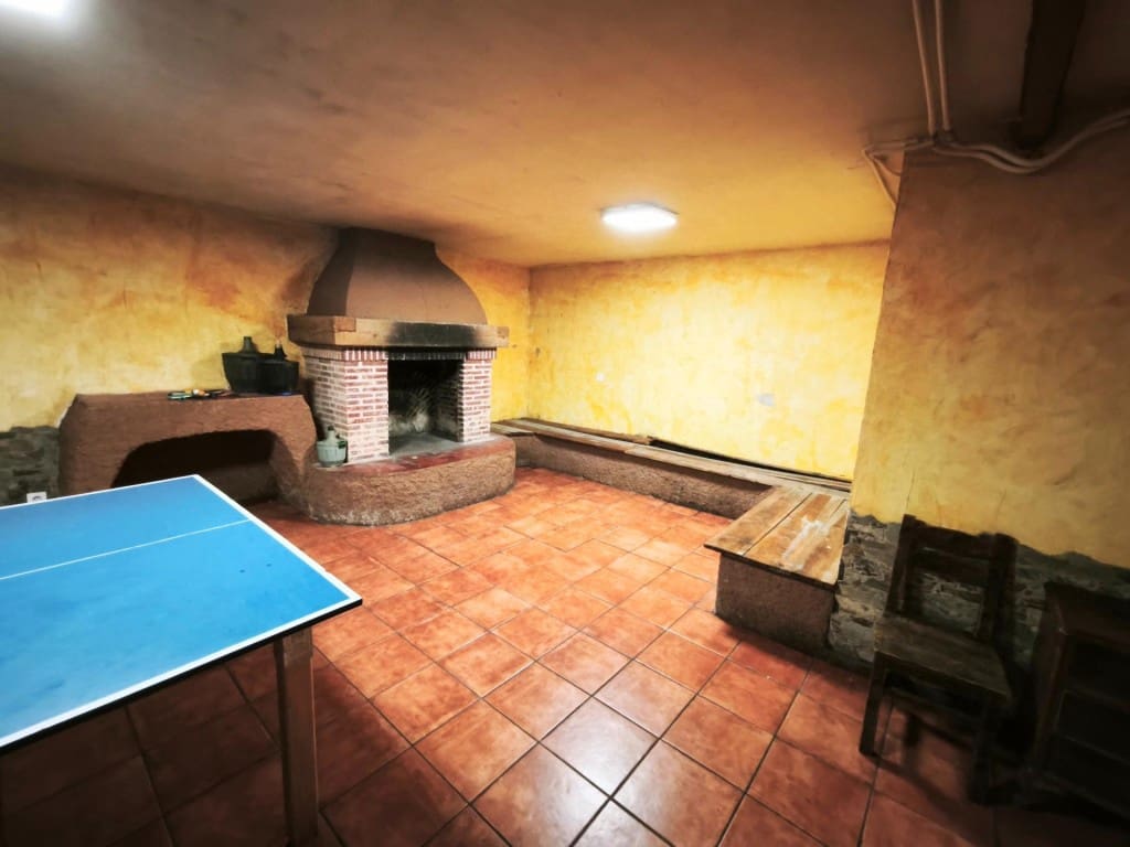 5 soverom Villa til salgs i San Andres del Rabanedo med svømmebasseng garasje - € 325 000 (Ref: 9873167)