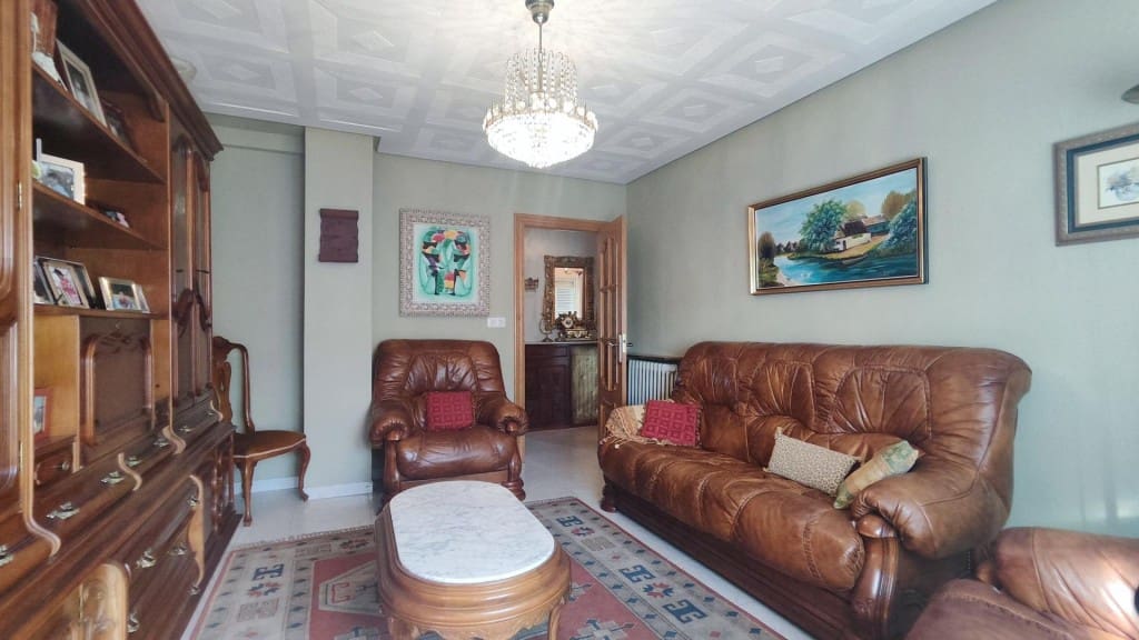 Office for sale in Leon city - € 290,000 (Ref: 9875967)