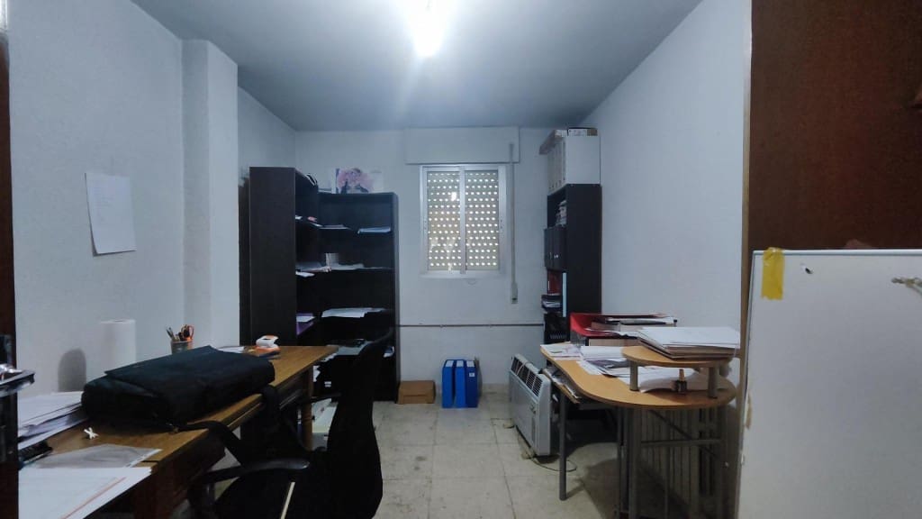 Office for sale in Leon city - € 290,000 (Ref: 9875967)